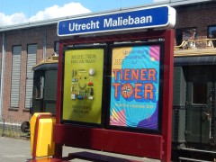 DSCN2693 Oh nu al weer naar huis. Wachten op de laatste trein. 